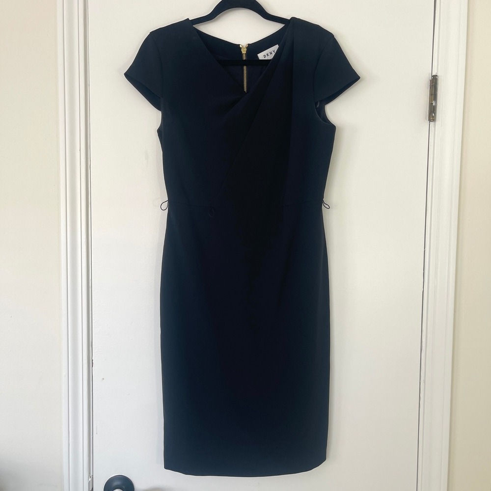 DKNY Women's Black Cap Sleeve Sheath Dress with Gold Belt & Zipper Detail Size 6 - Picture 3 of 9